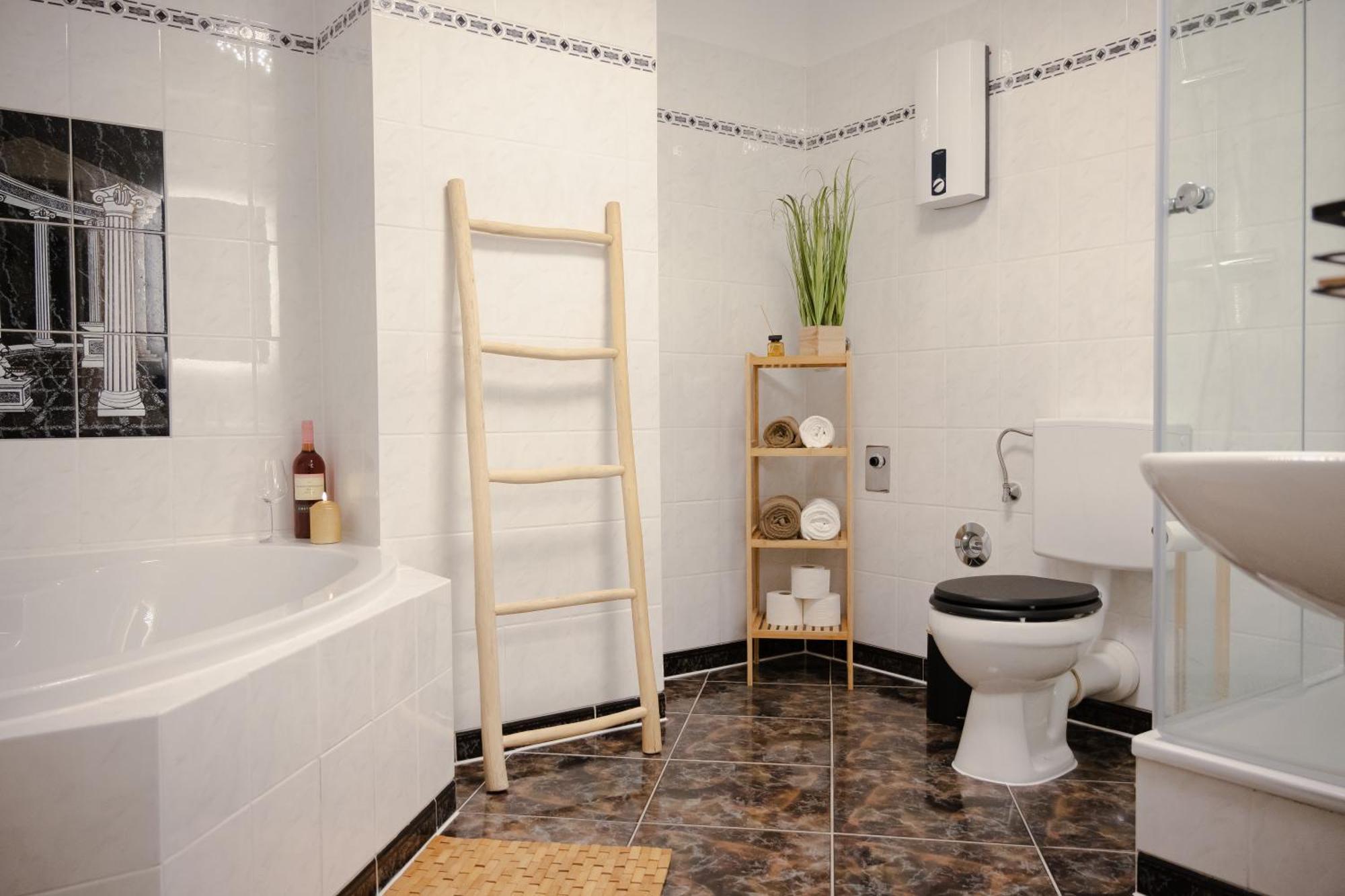 Jasta Homes Altstadt, Zentral, Ueberdachter Parkplatz, Netflix, Vollausstattung, Loft, Modern Und Komfort 哈默尔恩 外观 照片